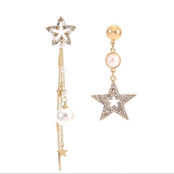 ⭐️ Star Drop Earrings 🌟 - Picture 3 of 3